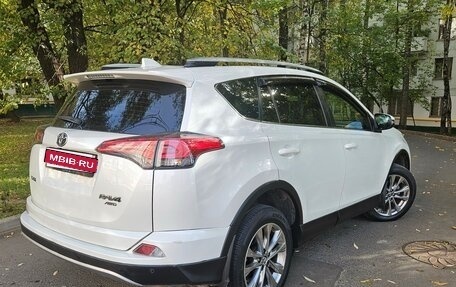 Toyota RAV4, 2017 год, 2 330 000 рублей, 3 фотография