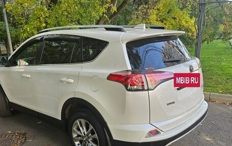 Toyota RAV4, 2017 год, 2 330 000 рублей, 4 фотография