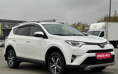 Toyota RAV4, 2016 год, 2 399 000 рублей, 2 фотография