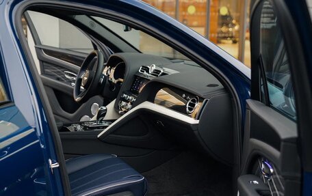 Bentley Bentayga I, 2025 год, 45 000 000 рублей, 10 фотография