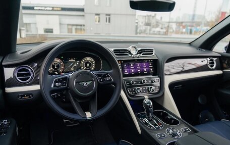 Bentley Bentayga I, 2025 год, 45 000 000 рублей, 21 фотография