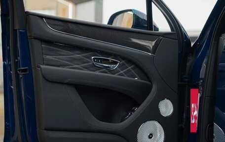 Bentley Bentayga I, 2025 год, 45 000 000 рублей, 13 фотография