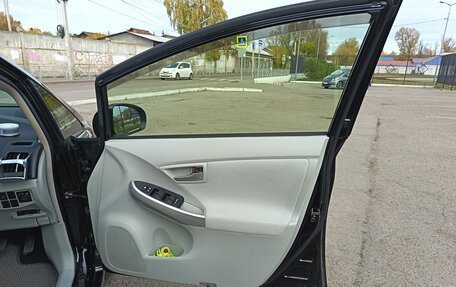Toyota Prius, 2015 год, 1 400 000 рублей, 6 фотография