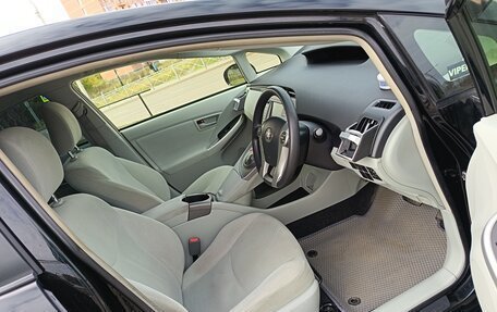 Toyota Prius, 2015 год, 1 400 000 рублей, 7 фотография
