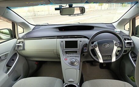 Toyota Prius, 2015 год, 1 400 000 рублей, 11 фотография
