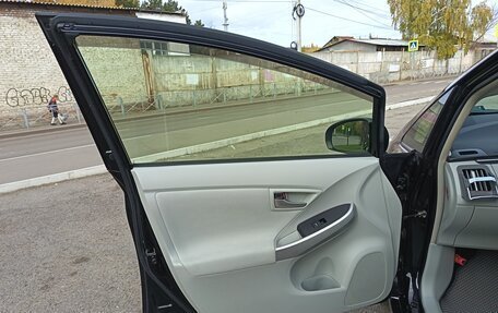 Toyota Prius, 2015 год, 1 400 000 рублей, 15 фотография