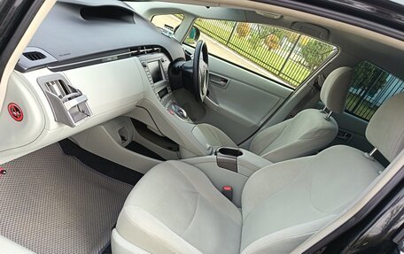 Toyota Prius, 2015 год, 1 400 000 рублей, 16 фотография
