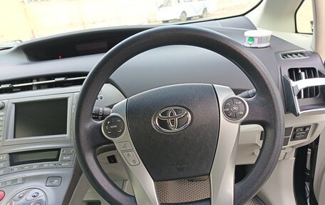 Toyota Prius, 2015 год, 1 400 000 рублей, 22 фотография