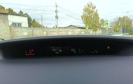 Toyota Prius, 2015 год, 1 400 000 рублей, 23 фотография