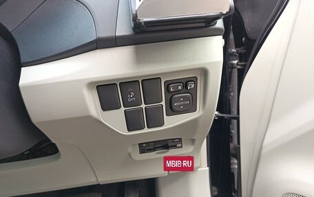 Toyota Prius, 2015 год, 1 400 000 рублей, 21 фотография
