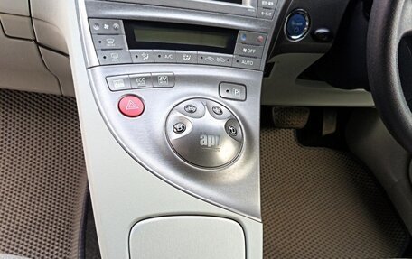 Toyota Prius, 2015 год, 1 400 000 рублей, 38 фотография