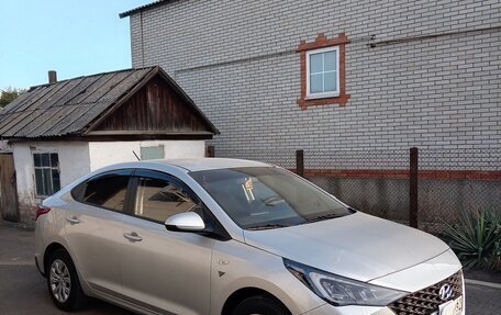 Hyundai Solaris II рестайлинг, 2021 год, 1 800 000 рублей, 3 фотография