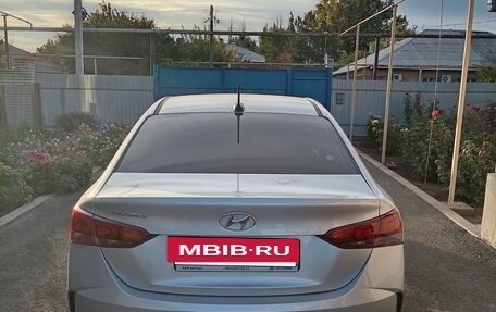 Hyundai Solaris II рестайлинг, 2021 год, 1 800 000 рублей, 2 фотография