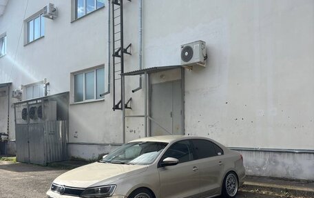 Volkswagen Jetta VI, 2012 год, 1 050 000 рублей, 2 фотография