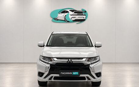 Mitsubishi Outlander III рестайлинг 3, 2022 год, 2 175 500 рублей, 2 фотография