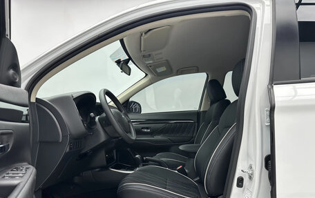 Mitsubishi Outlander III рестайлинг 3, 2022 год, 2 175 500 рублей, 5 фотография