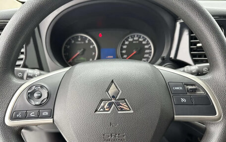 Mitsubishi Outlander III рестайлинг 3, 2022 год, 2 175 500 рублей, 7 фотография