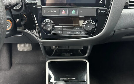 Mitsubishi Outlander III рестайлинг 3, 2022 год, 2 175 500 рублей, 11 фотография