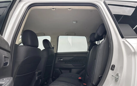 Mitsubishi Outlander III рестайлинг 3, 2022 год, 2 175 500 рублей, 13 фотография