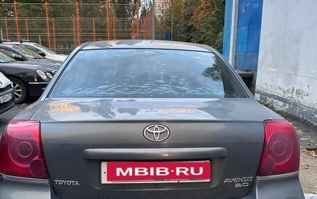 Toyota Avensis III рестайлинг, 2004 год, 470 000 рублей, 3 фотография