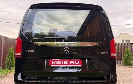 Mercedes-Benz V-Класс, 2022 год, 9 800 000 рублей, 12 фотография