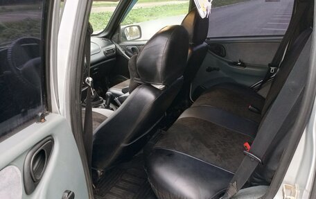 Chevrolet Niva I рестайлинг, 2004 год, 235 000 рублей, 10 фотография