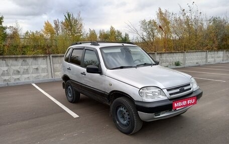 Chevrolet Niva I рестайлинг, 2004 год, 235 000 рублей, 3 фотография