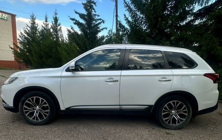 Mitsubishi Outlander III рестайлинг 3, 2018 год, 2 000 000 рублей, 3 фотография
