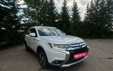 Mitsubishi Outlander III рестайлинг 3, 2018 год, 2 000 000 рублей, 4 фотография