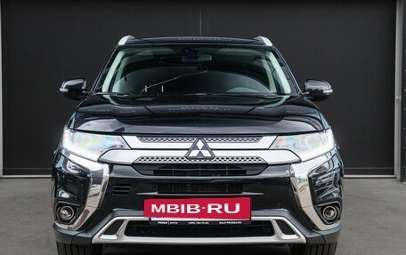 Mitsubishi Outlander III рестайлинг 3, 2019 год, 2 118 000 рублей, 2 фотография