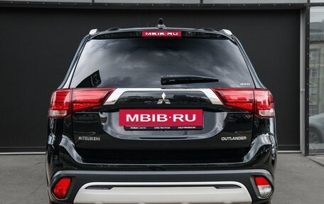 Mitsubishi Outlander III рестайлинг 3, 2019 год, 2 118 000 рублей, 5 фотография