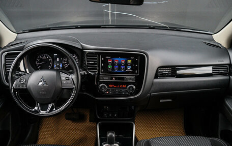 Mitsubishi Outlander III рестайлинг 3, 2019 год, 2 118 000 рублей, 9 фотография