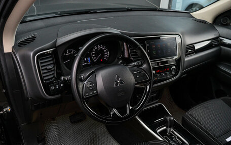 Mitsubishi Outlander III рестайлинг 3, 2019 год, 2 118 000 рублей, 11 фотография