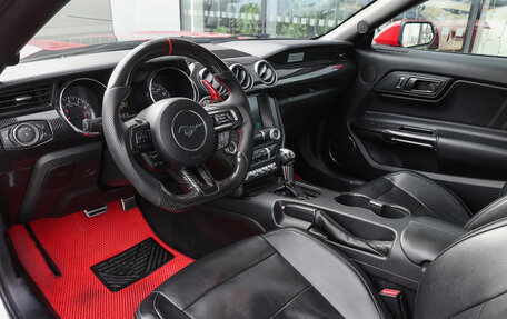Ford Mustang VI рестайлинг, 2016 год, 2 700 000 рублей, 17 фотография