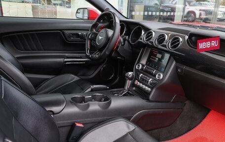 Ford Mustang VI рестайлинг, 2016 год, 2 700 000 рублей, 10 фотография