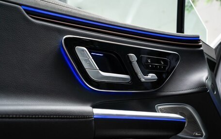 Mercedes-Benz EQE, 2023 год, 7 000 000 рублей, 19 фотография