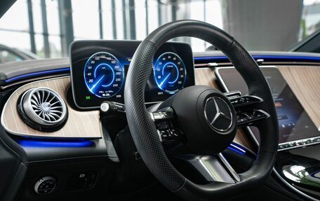 Mercedes-Benz EQE, 2023 год, 7 000 000 рублей, 21 фотография