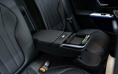 Mercedes-Benz EQE, 2023 год, 7 000 000 рублей, 33 фотография