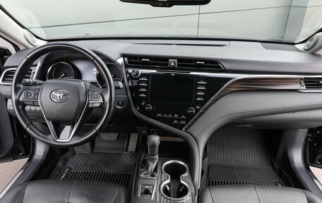 Toyota Camry, 2019 год, 3 300 000 рублей, 12 фотография
