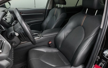 Toyota Camry, 2019 год, 3 300 000 рублей, 14 фотография