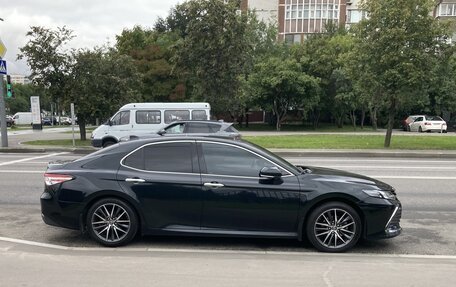 Toyota Camry, 2023 год, 3 300 000 рублей, 2 фотография