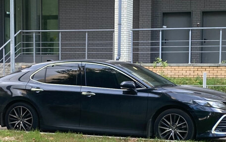 Toyota Camry, 2023 год, 3 300 000 рублей, 5 фотография