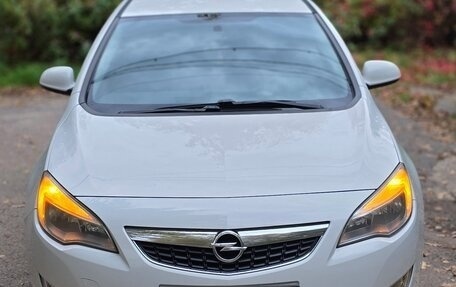 Opel Astra J, 2011 год, 539 000 рублей, 2 фотография