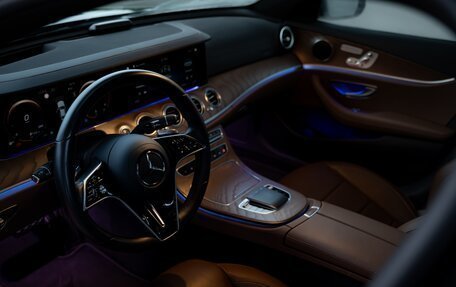 Mercedes-Benz E-Класс, 2021 год, 4 550 000 рублей, 5 фотография