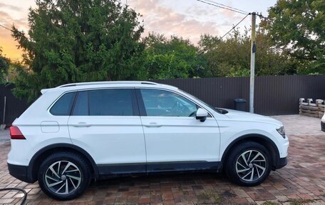 Volkswagen Tiguan II, 2018 год, 2 350 000 рублей, 5 фотография