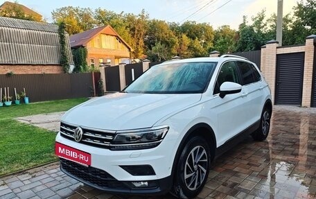 Volkswagen Tiguan II, 2018 год, 2 350 000 рублей, 2 фотография