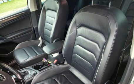 Volkswagen Tiguan II, 2018 год, 2 350 000 рублей, 16 фотография