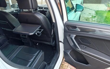 Volkswagen Tiguan II, 2018 год, 2 350 000 рублей, 12 фотография