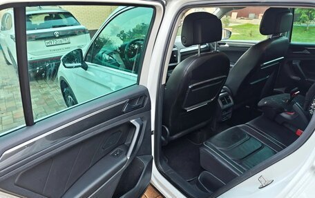 Volkswagen Tiguan II, 2018 год, 2 350 000 рублей, 13 фотография