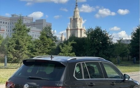 Volkswagen Tiguan II, 2019 год, 2 900 000 рублей, 2 фотография